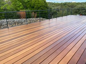 Terrasse et habillage Spa Nîmes